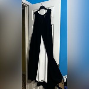 Woman’s size 18 - romper/jumper - black and white